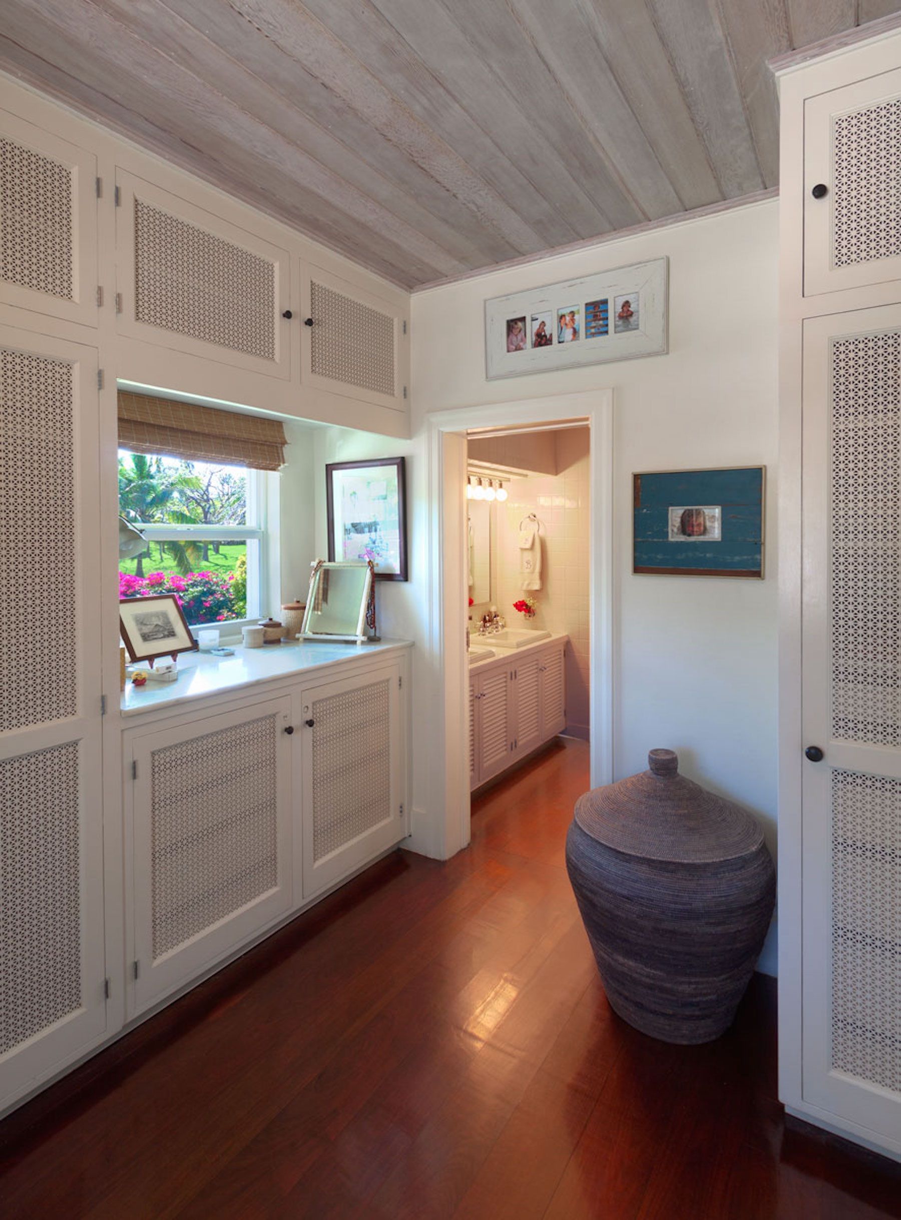 Three Bees at Harbour Island villa photo.